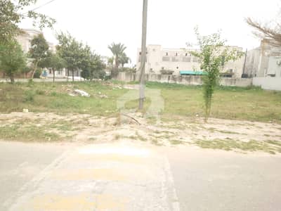 ایڈن سٹی - بلاک اے ایڈن سٹی,ایڈن,لاہور میں 10 مرلہ کمرشل پلاٹ 5.5 کروڑ میں برائے فروخت۔