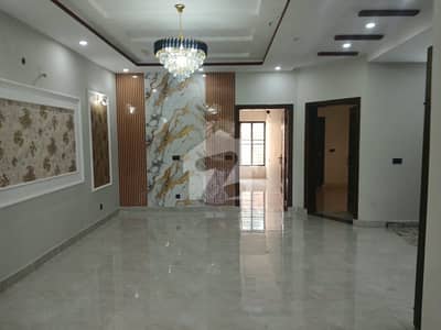 10 MARLA TRIPLE STORY DOUBLE HEIGHTED LOBBY MODERN HOUSE AVAILABLE FOR SALE IN LDA AVENUE