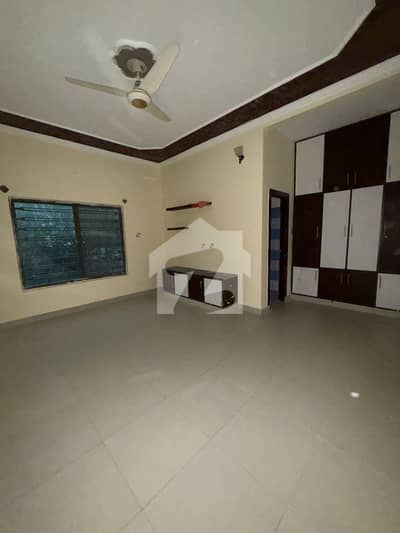 1 Kanal House Is Available For Rent