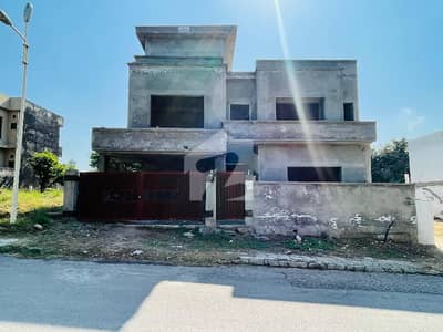 زراج ہاؤسنگ سکیم اسلام آباد میں 5 کمروں کا 12 مرلہ مکان 4.5 کروڑ میں برائے فروخت۔