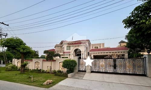 2 Kanal Lavish bunglow 6 beds with basement phase 3 DHA Lahore
