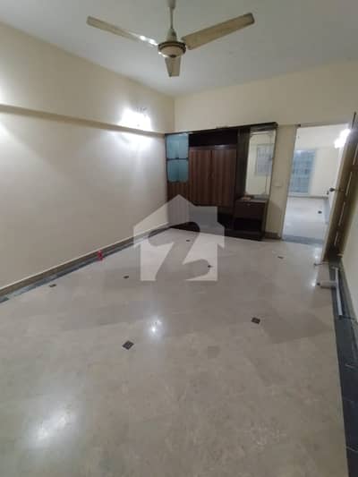 کلفٹن ۔ بلاک 3 کلفٹن,کراچی میں 3 کمروں کا 6 مرلہ فلیٹ 1.65 لاکھ میں کرایہ پر دستیاب ہے۔ کلفٹن ۔ بلاک 3 کلفٹن,کراچی میں 3 کمروں کا 6 مرلہ فلیٹ 1.65 لاکھ میں کرایہ پر دستیاب ہے۔