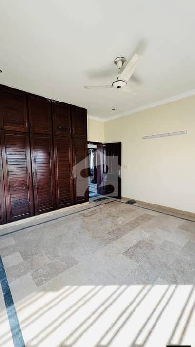 DHA Phase 1 Beautiful Location 1 Kanal Upper Portion For Rent