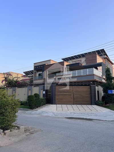 1 Kanal Fresh Vip House Available For Rent