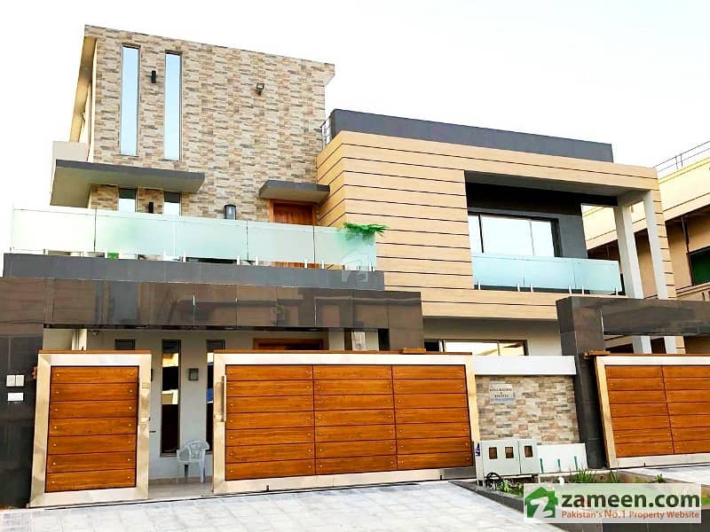 Luxury 1 Kanal Triple Unit House In E-11