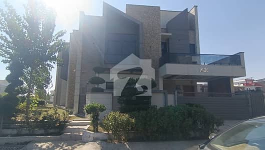 فیصل ٹاؤن - ایف ۔ 18 اسلام آباد میں 10 کمروں کا 1 کنال مکان 7.5 کروڑ میں برائے فروخت۔