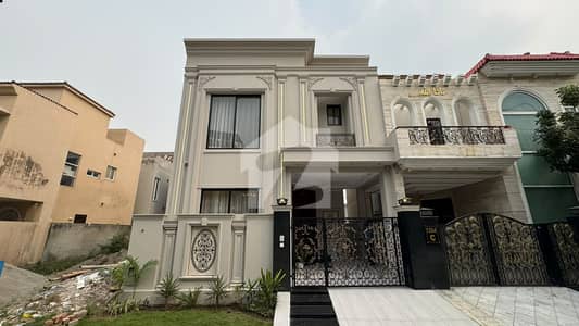 05 MARLA ELEGANT AND FULLY MAINTAINED BRAND NEW CLASSICAL BUNGALOW IS AVAILABLE IN THE BEST BLOCK OF DHA LAHORE.