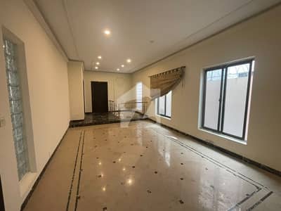 ایف ۔ 7 اسلام آباد میں 7 کمروں کا 1 کنال مکان 10.5 لاکھ میں کرایہ پر دستیاب ہے۔