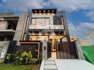 Elegant 5 Marla Home With Modern Architecture