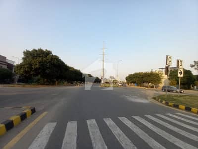ڈی ایچ اے 9 ٹاؤن ۔ بلاک بی ڈی ایچ اے 9 ٹاؤن,ڈیفنس (ڈی ایچ اے),لاہور میں 5 مرلہ رہائشی پلاٹ 1.92 کروڑ میں برائے فروخت۔ ڈی ایچ اے 9 ٹاؤن ۔ بلاک بی ڈی ایچ اے 9 ٹاؤن,ڈیفنس (ڈی ایچ اے),لاہور میں 5 مرلہ رہائشی پلاٹ 1.92 کروڑ میں برائے فروخت۔
