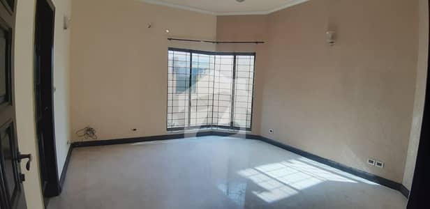10 Marla House For Rent In DHA PH 4 Ff