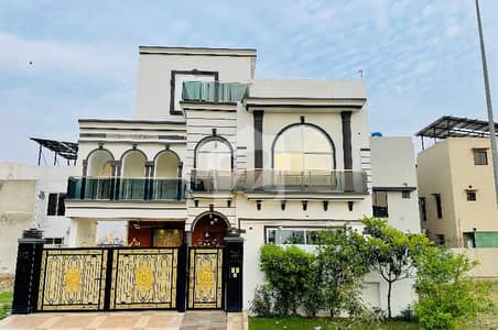 سٹی ہاؤسنگ سوسائٹی گوجرانوالہ میں 6 کمروں کا 10 مرلہ مکان 3.8 کروڑ میں برائے فروخت۔