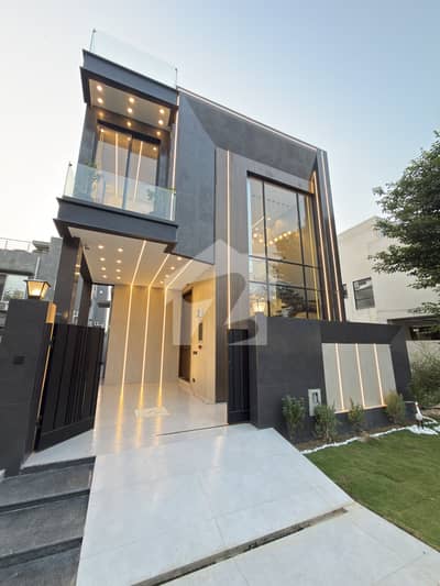 5 MARLA ULTRA-MODERN DESIGNER VILLA FOR SALE | PRIME LOCATION OF DHA LAHORE