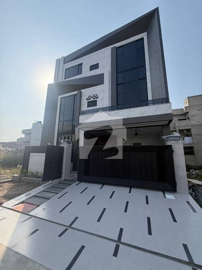 Beautifully Constructed House Is Available For sale In LDA Avenue - Block J