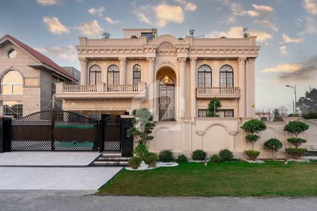 ڈی ایچ اے فیز 8 ڈی ایچ اے ڈیفینس,لاہور میں 6 کمروں کا 1 کنال مکان 9.85 کروڑ میں برائے فروخت۔ ڈی ایچ اے فیز 8 ڈی ایچ اے ڈیفینس,لاہور میں 6 کمروں کا 1 کنال مکان 9.85 کروڑ میں برائے فروخت۔
