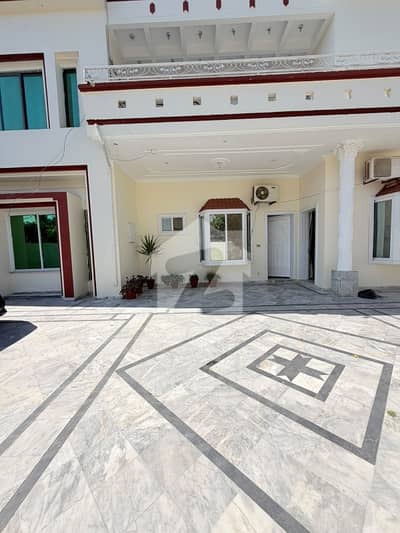 1:5Kanal separate upper portion available for rent in Banigala Prime location