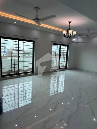 Most Beautiful 12 Marla Apartment Available for Rent In Askari 12 6th Floor
