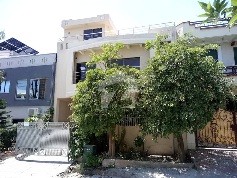 8 Marla Triple Story Owner Built House For Sale 8 Marla Triple Story Owner Built House For Sale