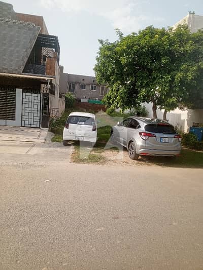 paragon city Lahore Barki road 12 m plot for sale mean road all due paid near park comm masjid school with gass