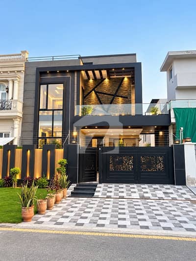 ڈی ایچ اے 9 ٹاؤن ڈیفنس (ڈی ایچ اے),لاہور میں 3 کمروں کا 5 مرلہ مکان 2.45 کروڑ میں برائے فروخت۔