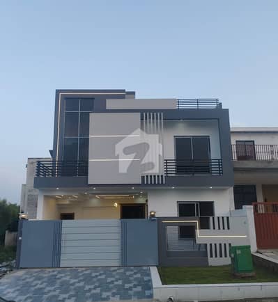 بی ۔ 17 اسلام آباد میں 5 کمروں کا 8 مرلہ مکان 4.0 کروڑ میں برائے فروخت۔
