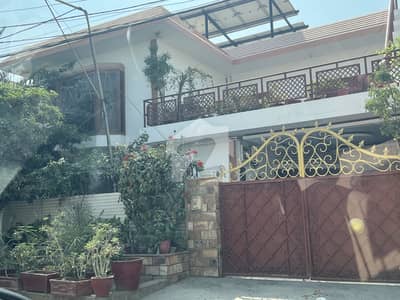 ڈی ایچ اے فیز 6 ڈی ایچ اے ڈیفینس,کراچی میں 4 کمروں کا 12 مرلہ مکان 10.75 کروڑ میں برائے فروخت۔