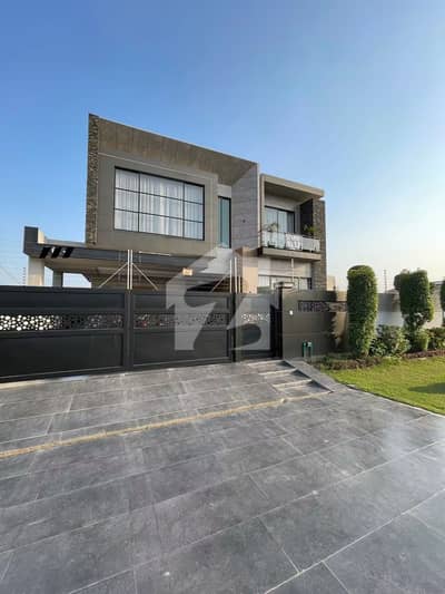 1 KANAL ELEGANT AND SUPER HOT LOCATED BUNGLOW BLOCK W DHA PHASE 7 LAHORE.