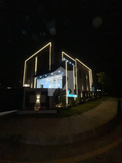 بحریہ ٹاؤن سیکٹر ای بحریہ ٹاؤن,لاہور میں 5 کمروں کا 10 مرلہ مکان 1.7 لاکھ میں کرایہ پر دستیاب ہے۔