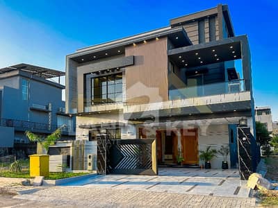 Elegant Designer House With Registry For Sale