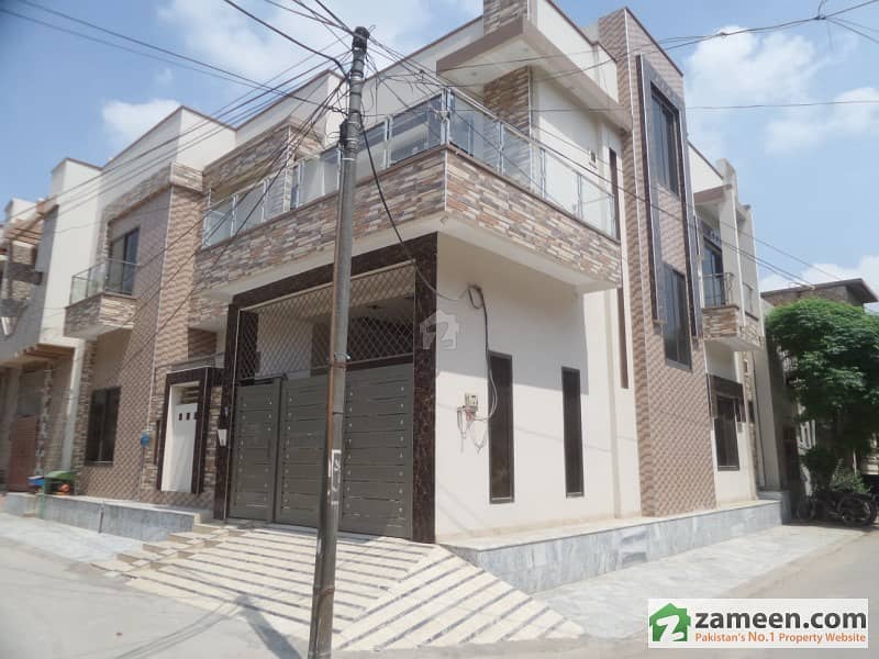 شیخ کالونی فیصل آباد میں 5 کمروں کا 7 مرلہ مکان 2. 1 کروڑ میں برائے فروخت۔