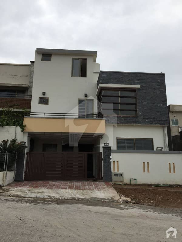 Awais Block 8 Marla Double Storey House Available For Sale With 5 Bedrooms Attach Bath2 TV Lounge