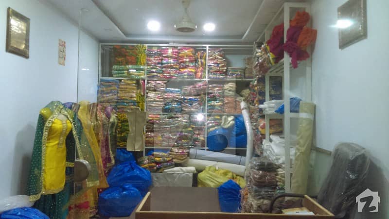 راجا بازار راولپنڈی میں 1 مرلہ دکان 20 لاکھ میں برائے فروخت۔