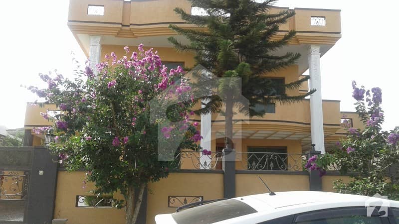 F11House Available For Sale On Good Location F11House Available For Sale On Good Location