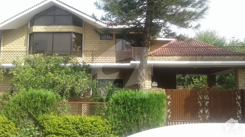 F11House Available For Sale On Good Location F11House Available For Sale On Good Location