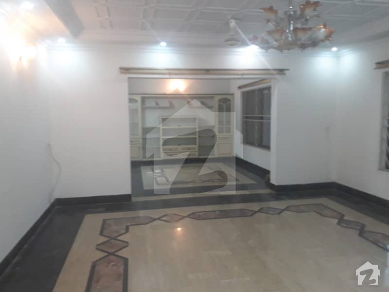 Ground Floor With Basement For Rent In 1. 5 Kanal House