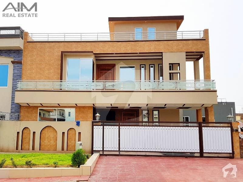 12 Marla 6 Bed House For Sale In Media Town