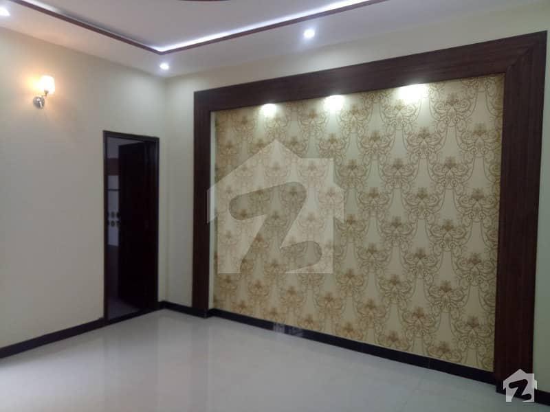 Hotlink Offer 10 Marla 6 Beds Brand New 60 Feet Road Tile Flooring Golden Chance