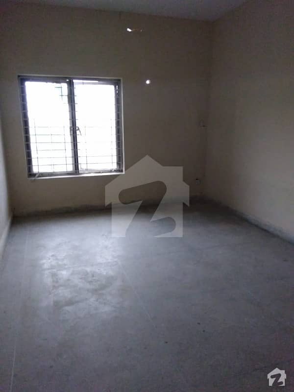 2 Bed Attached Bath 4 Marla Flat With Roof Top