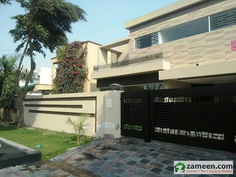 1 Kanal 70 Feet Road Outclass Brand New Bungalow For Sale