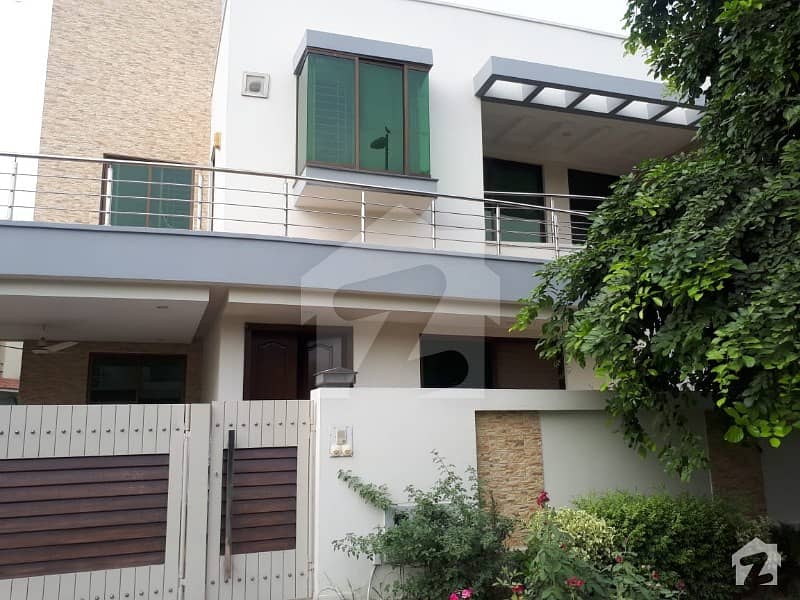 10 Marla Corner House  New In Dha Phase 5 Block D All Picture Real Attached For Sale