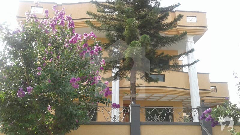 F-11 House Available For Sale On Good Location F-11 House Available For Sale On Good Location