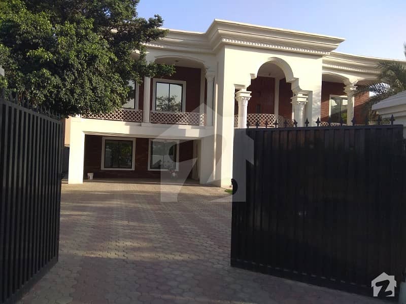 کیولری گراؤنڈ لاہور میں 7 کمروں کا 2 کنال مکان 10 کروڑ میں برائے فروخت۔