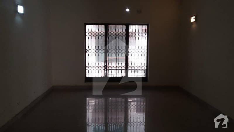 10 Marla Bungalow At Sarwar Road Lahore Cantt For Sale