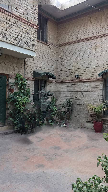 لال کُرتی راولپنڈی میں 5 کمروں کا 18 مرلہ مکان 3.9 کروڑ میں برائے فروخت۔