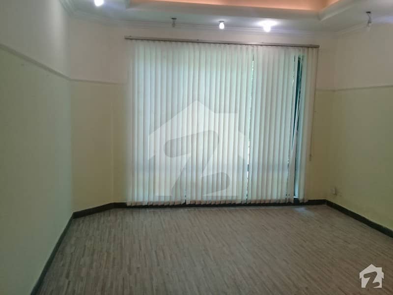 Gulberg Commercial Office Available For Rent