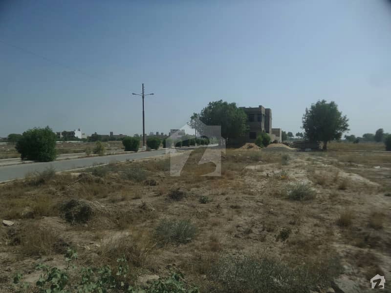 Plot Is Available For Sale - 60 Feet Wide Road