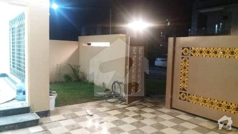 10 Marla Lower Portion For Rent In Canal Gardens Lahore