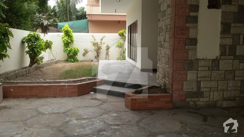 600 Square Yard Bungalow Available For Rent In Commercial Purpose