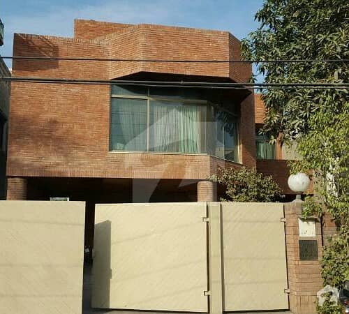 10 Marla  House For Rent In Gulbreg Near Mall Road Lahore