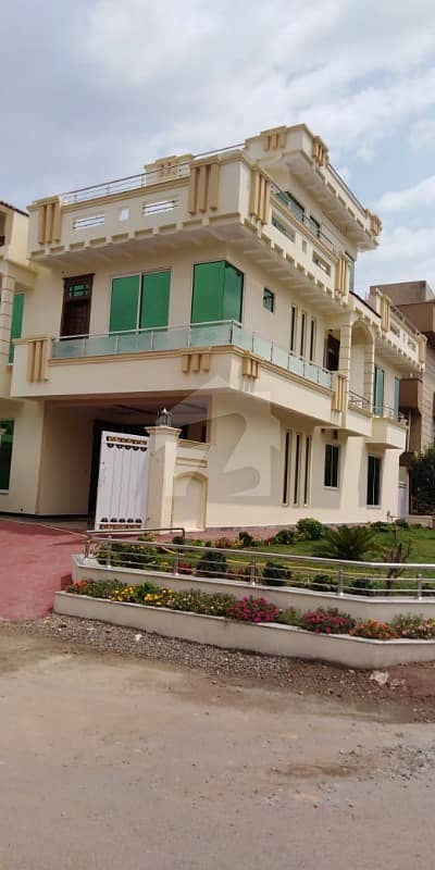 G-13/2 30x60 Brand New House Proper Corner Extra Land Prime Location G-13/2 30x60 Brand New House Proper Corner Extra Land Prime Location